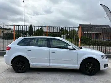 Audi A3 Sportback 2010 photo 2