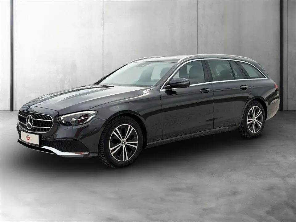 Mercedes-Benz E-Class 2022 photo 2