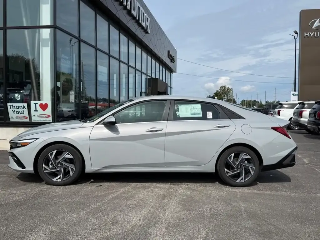 Hyundai Elantra 2026 photo 4