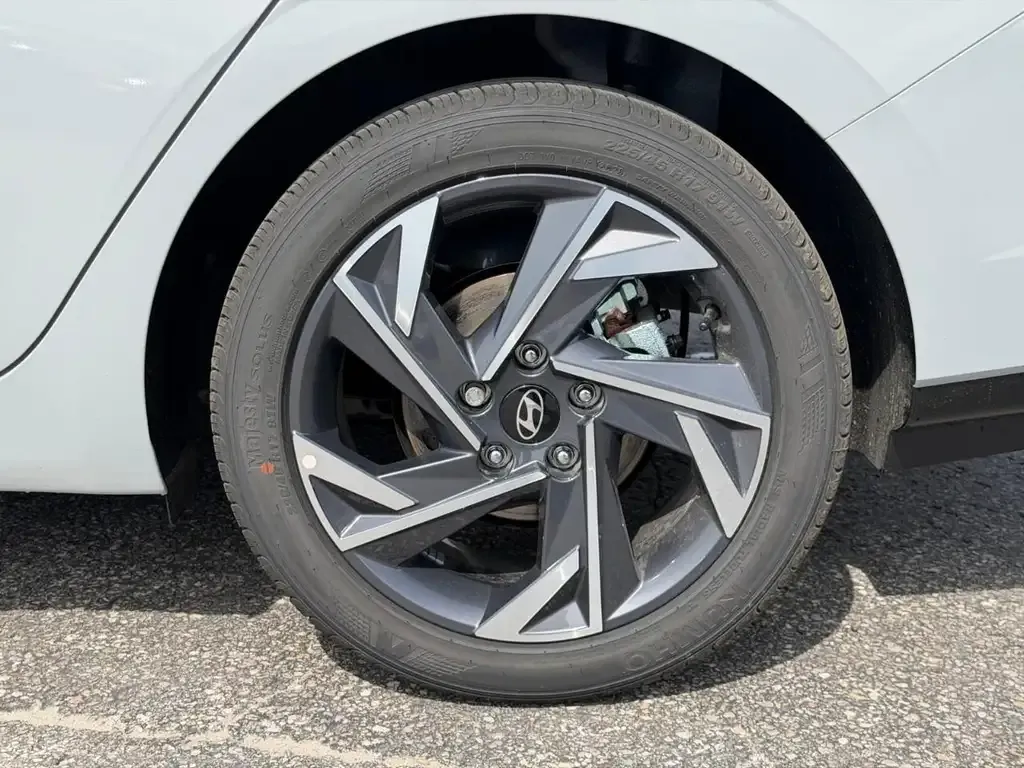 Hyundai Elantra 2026 photo 5