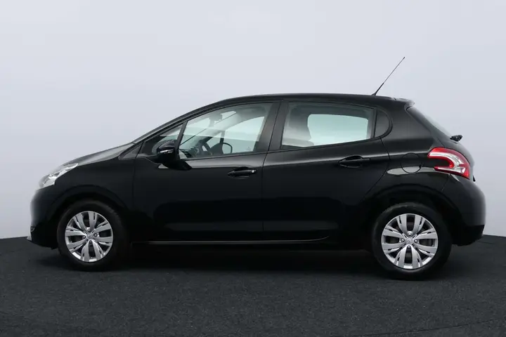 Peugeot 208 2015 photo 5