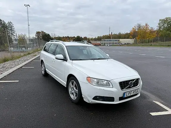 Volvo V70 2011 photo 2