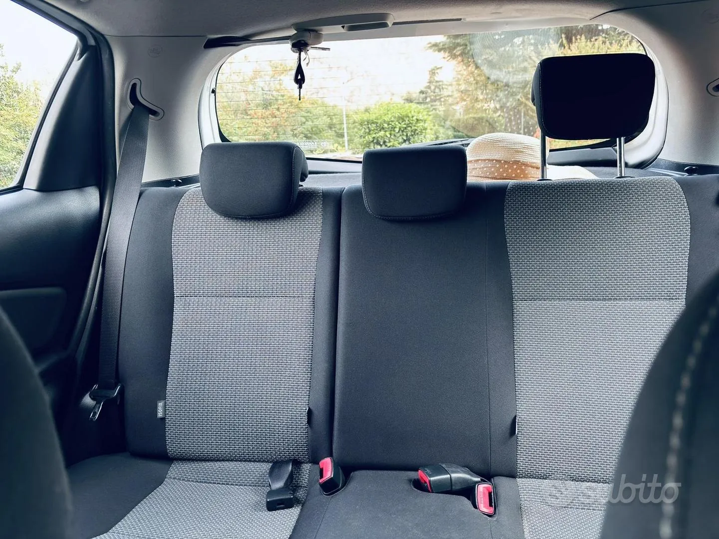 Toyota Yaris 2017 photo 4