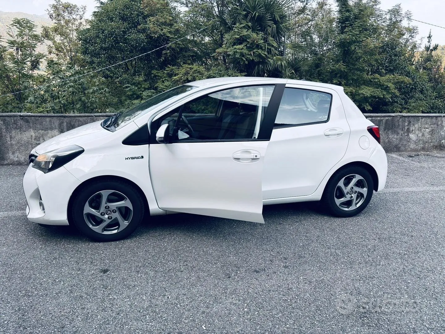Toyota Yaris 2017 photo 2