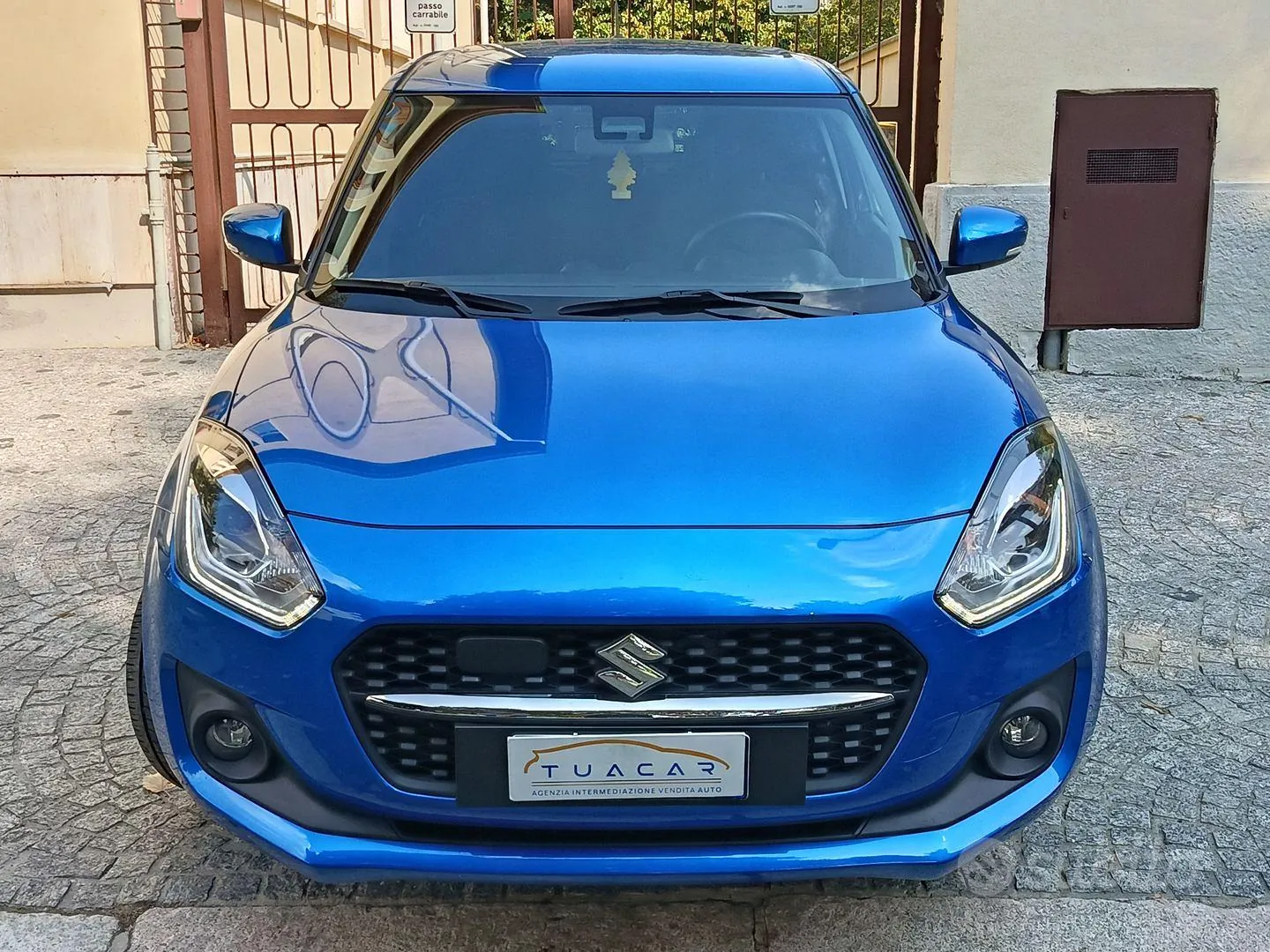 Suzuki Swift 2023 photo 2