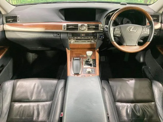 Lexus Ls600H 2013 photo 2