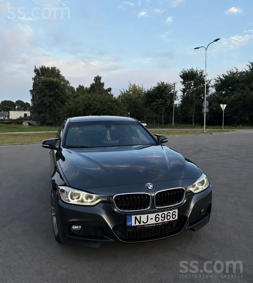 BMW 320 2013 photo 2