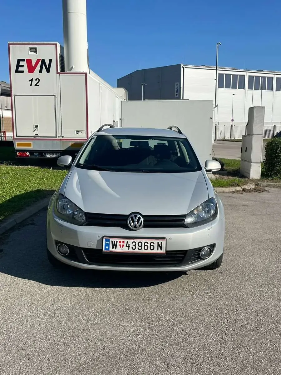 Volkswagen Golf 2011 photo 2