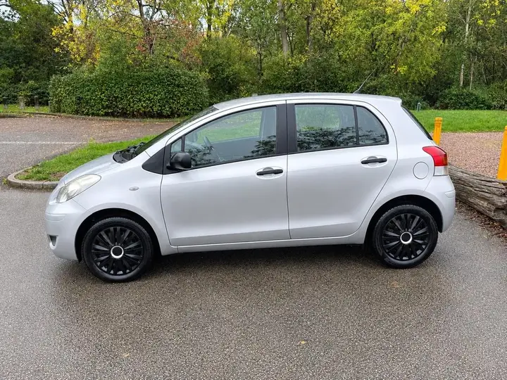 Toyota Yaris 2009 photo 2