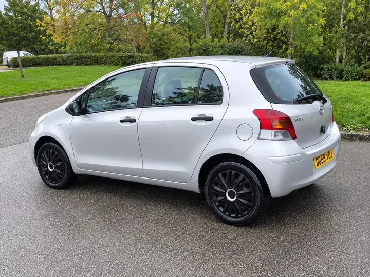 Toyota Yaris 2009 photo 3