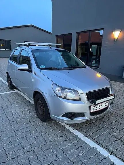 Chevrolet Aveo 2010 photo 2