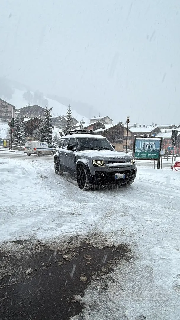 Land Rover Defender 2022 photo 4