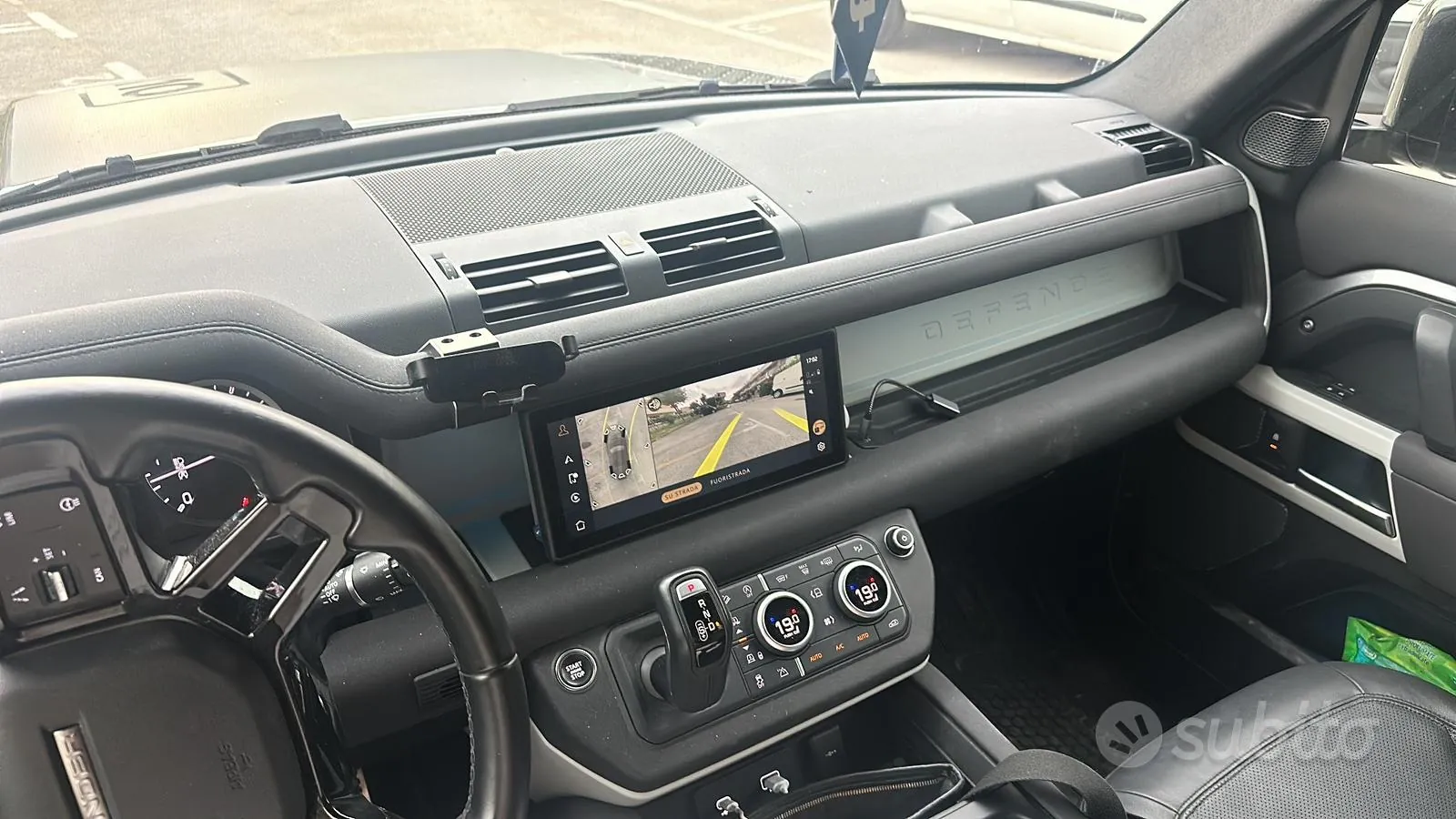 Land Rover Defender 2022 photo 2