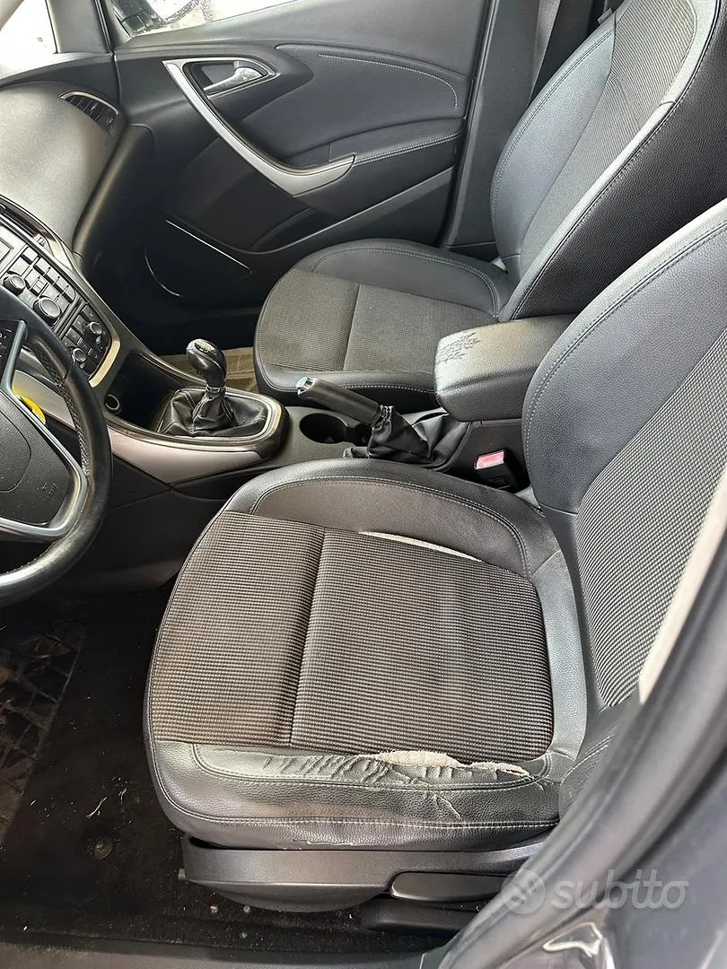 Opel Astra 2012 photo 3