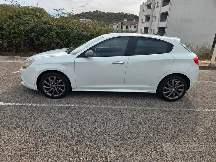 Alfa Romeo Giulietta 2013 photo 2