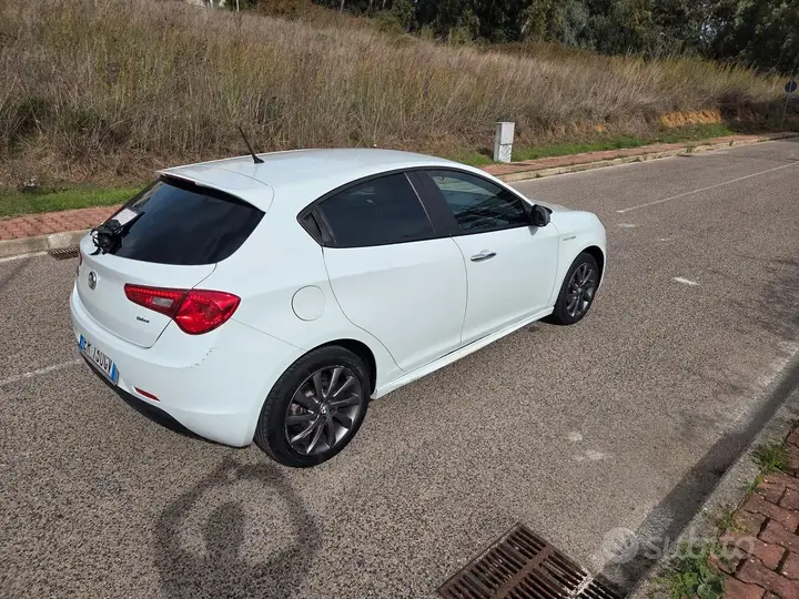 Alfa Romeo Giulietta 2013 photo 4