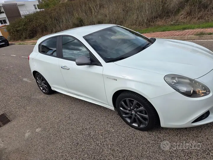 Alfa Romeo Giulietta 2013 photo 3
