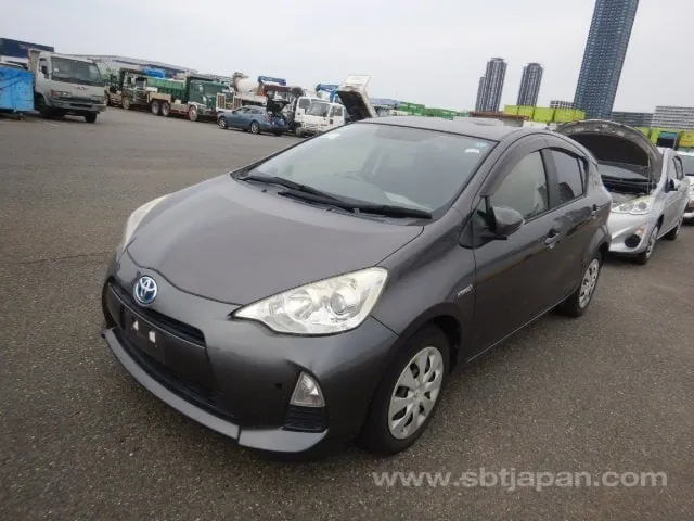 Toyota Aqua S 2014 photo 2