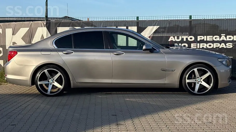 BMW 740I 2009 photo 3