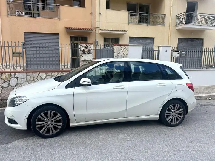 Mercedes-Benz B 2014 photo 2