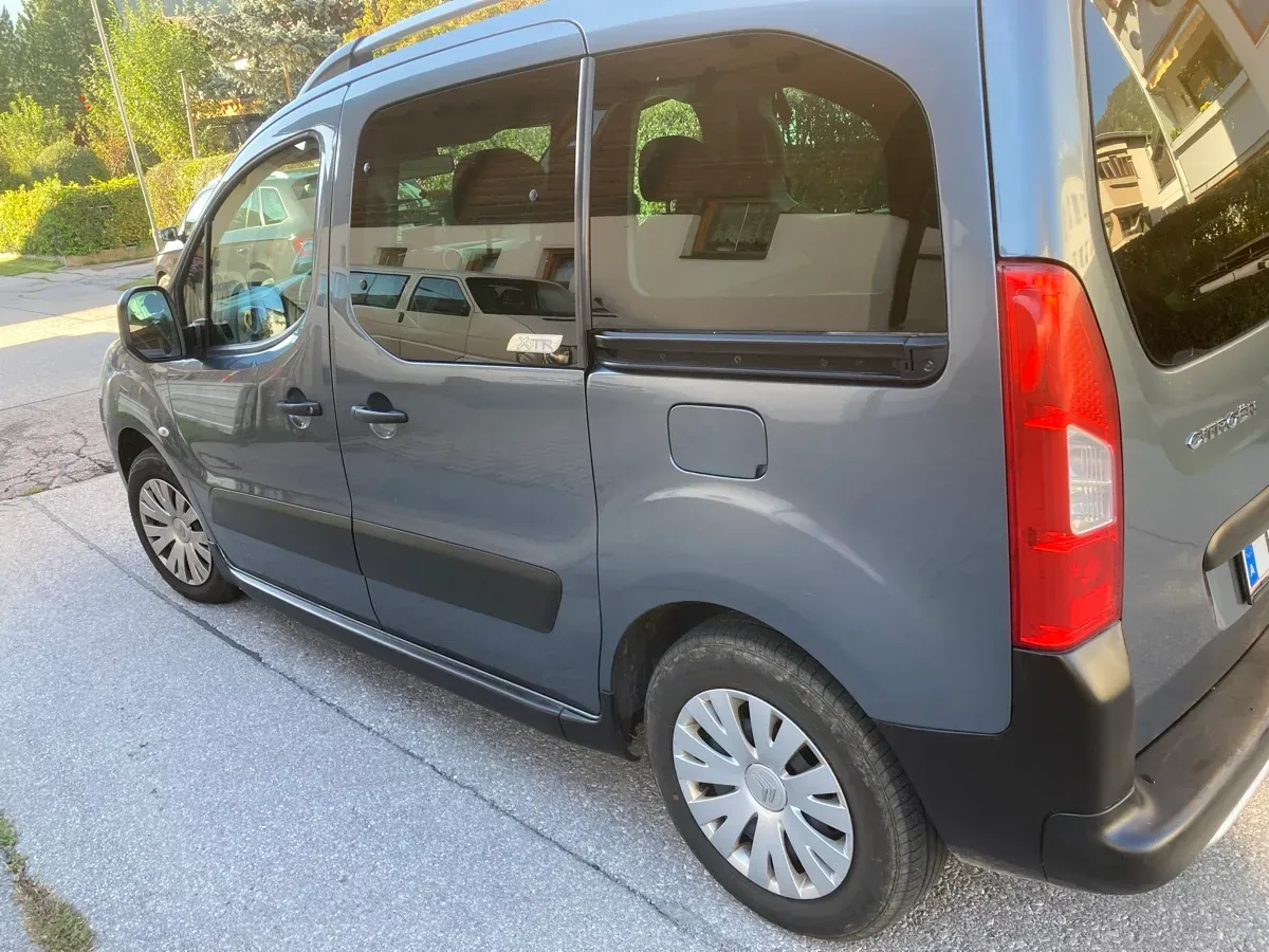 Citroen Berlingo 2011 photo 2