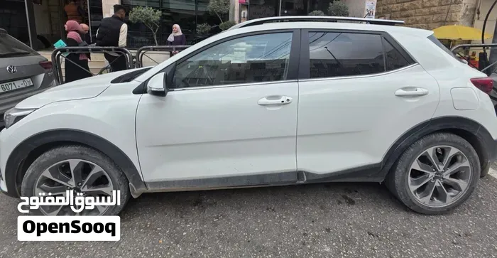 Kia Stonic 2023 photo 2