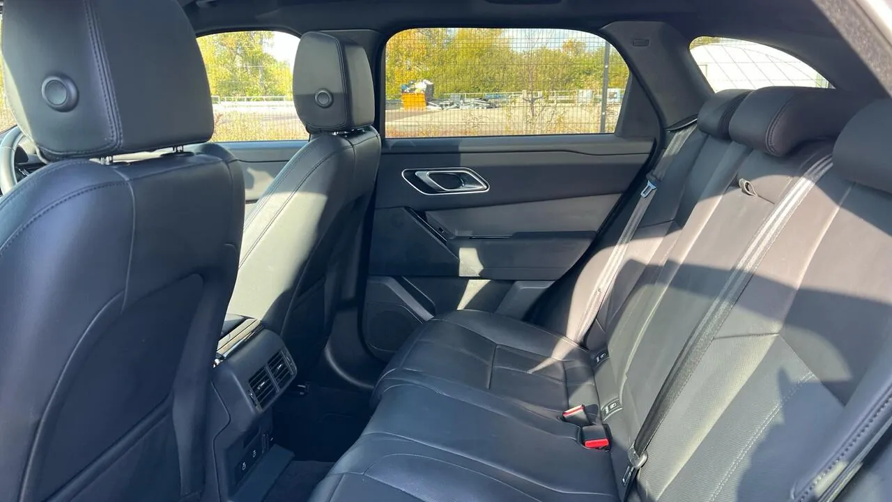 Land Rover Range Rover Velar 2024 photo 4