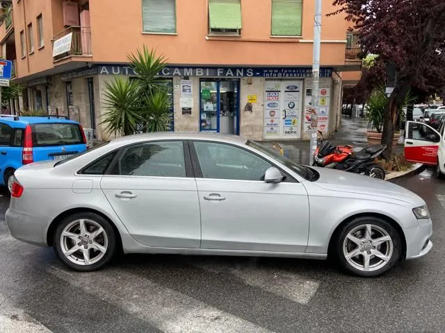 Audi A4 2010 photo 4