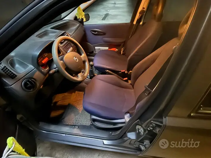 Fiat Punto 2004 photo 5
