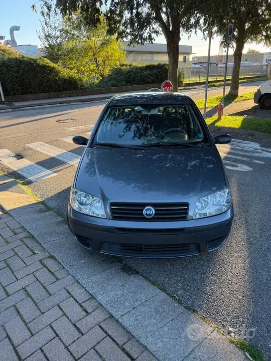 Fiat Punto 2004 photo 2