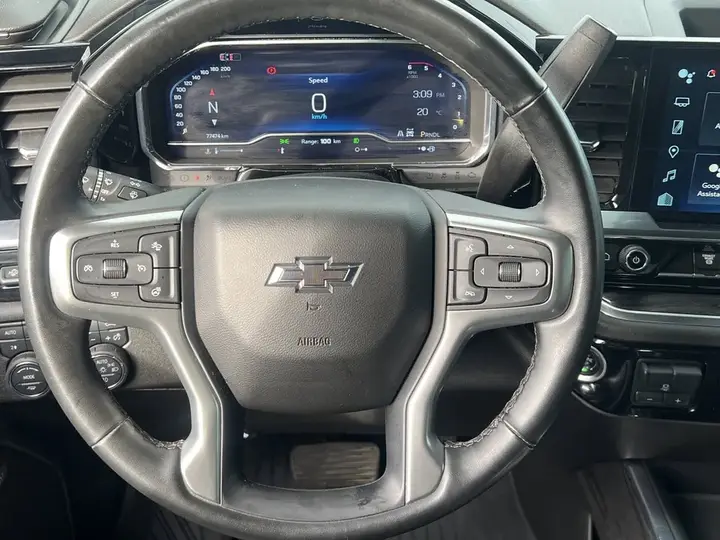 Chevrolet Silverado 3500Hd 2025 photo 2