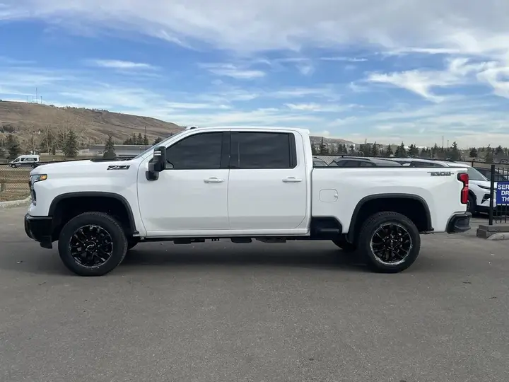 Chevrolet Silverado 3500Hd 2025 photo 5
