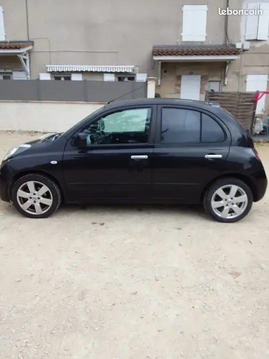 Nissan Micra 2010 photo 2