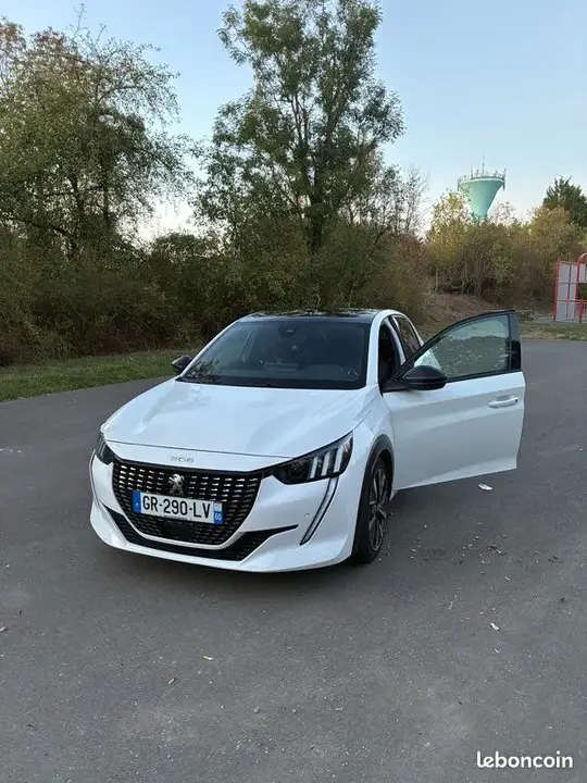 Peugeot 208 2023 photo 3