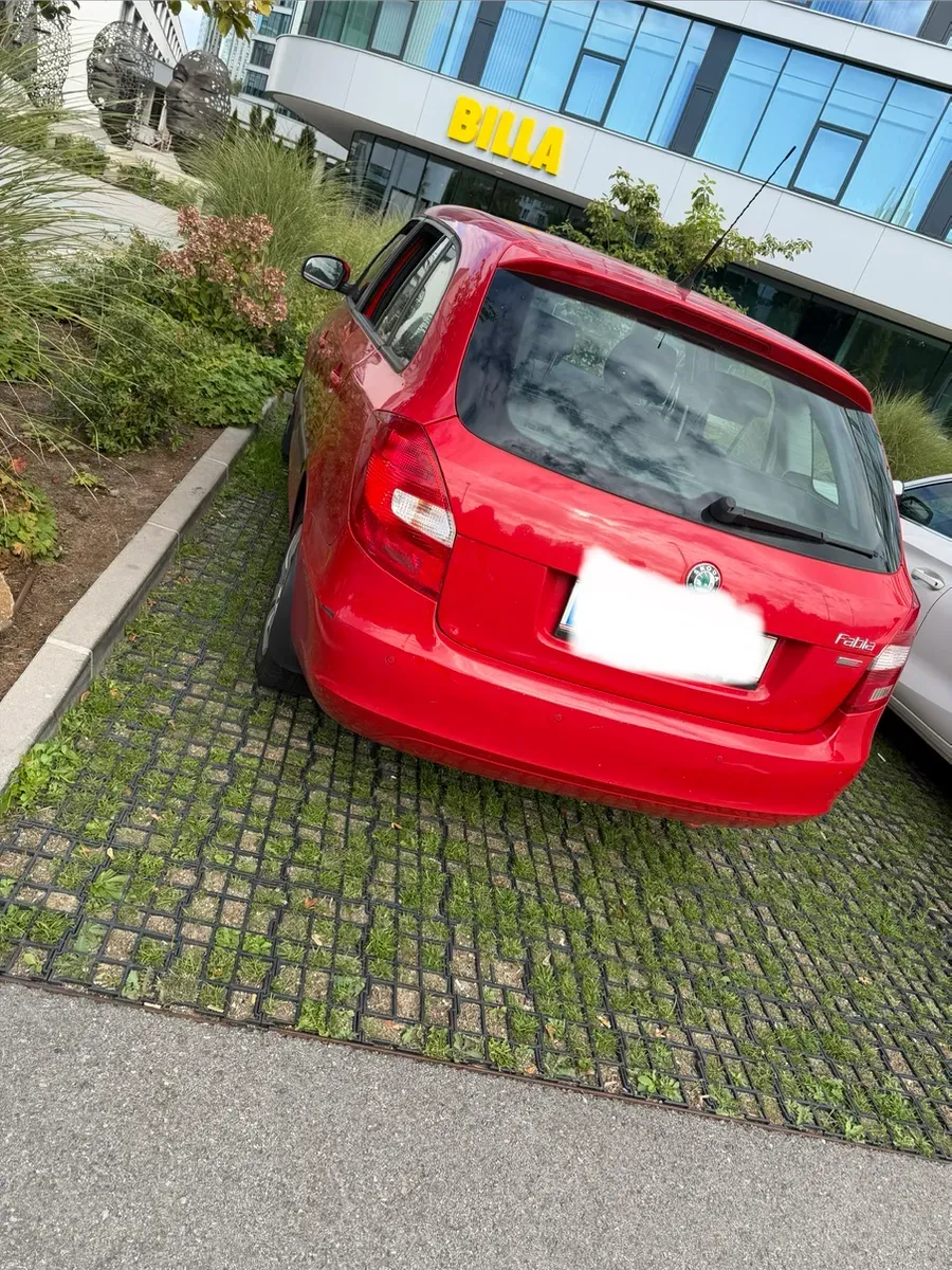 Skoda Fabia 2011 photo 3