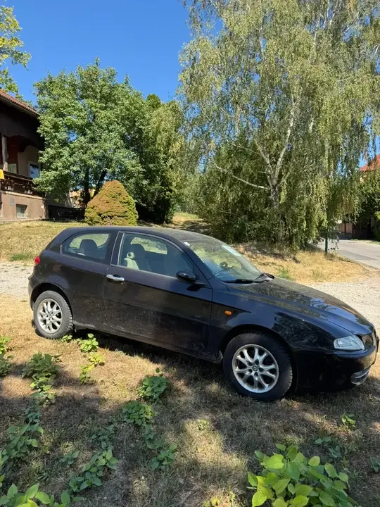 Alfa Romeo 147 2002 photo 2