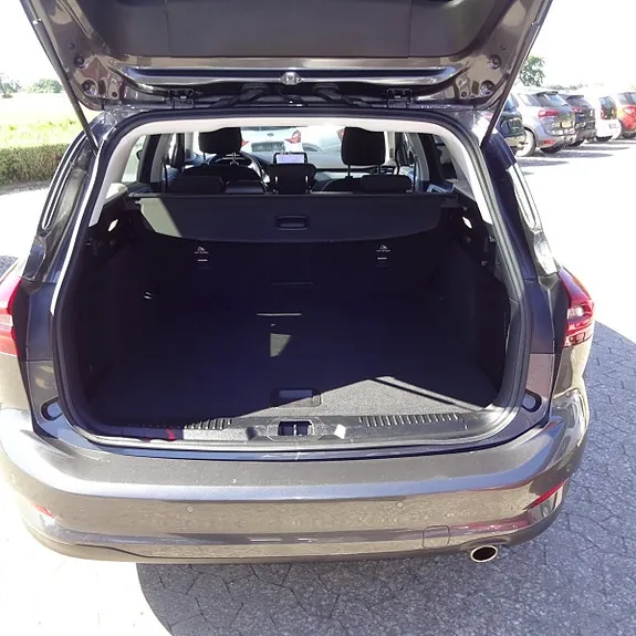 Ford Focus 2023 photo 2
