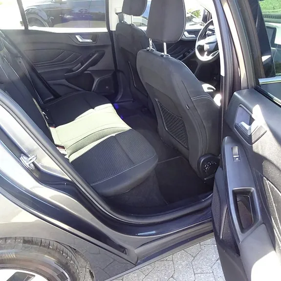 Ford Focus 2023 photo 3