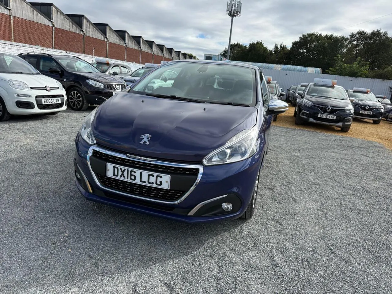 Peugeot 208 2016 photo 3