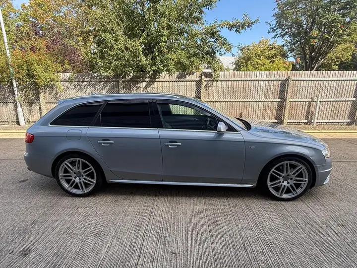 Audi A4 Avant 2010 photo 2