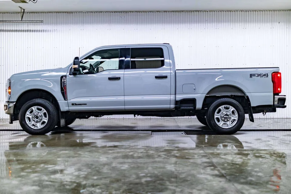 Ford F250 2025 photo 2