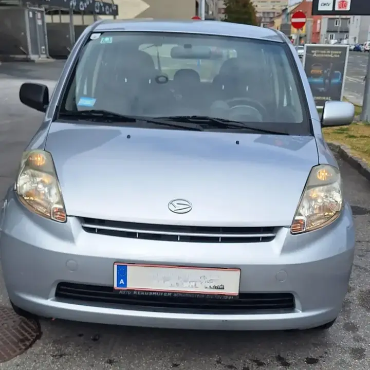 Daihatsu Sirion 2005 photo 2