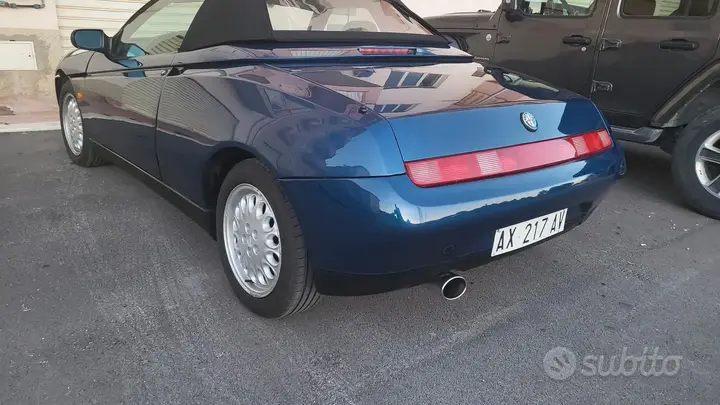 Alfa Romeo Spider 1997 photo 2