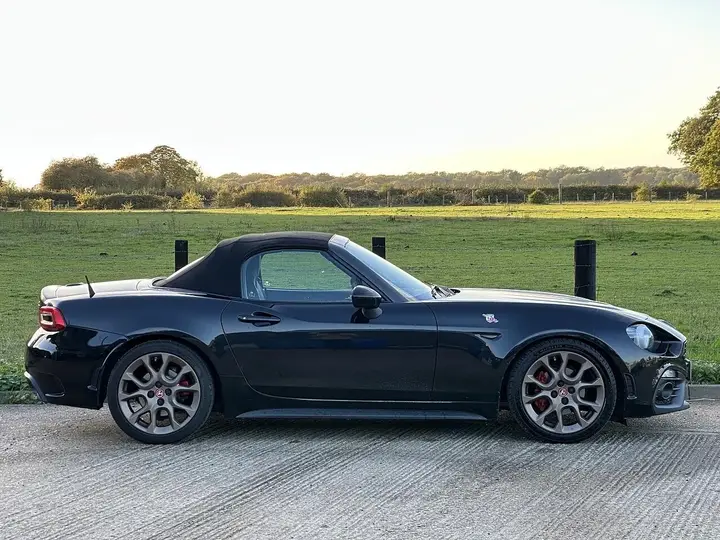Abarth 124 Spider 2017 photo 2