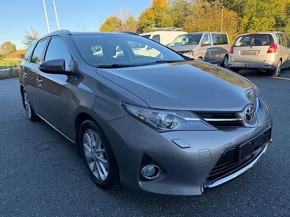 Toyota Auris 2014 photo 4