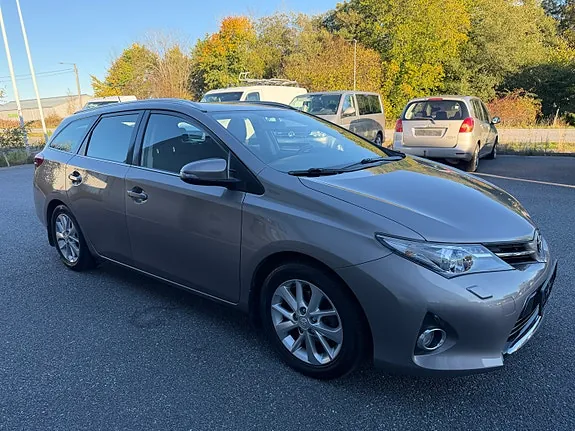 Toyota Auris 2014 photo 5