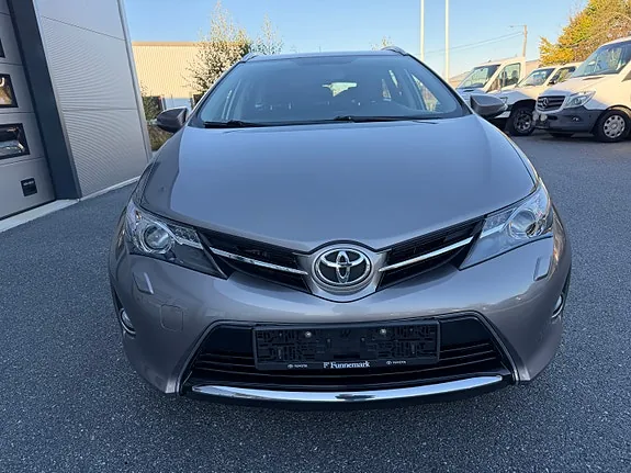 Toyota Auris 2014 photo 3