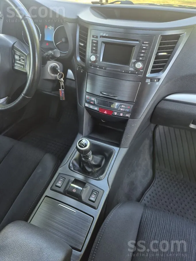 Subaru Legacy 2014 photo 2