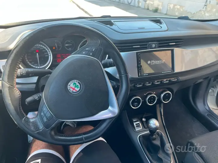Alfa Romeo Giulietta 2012 photo 4