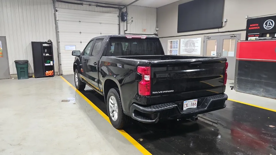 Chevrolet Silverado 1500 2023 photo 3
